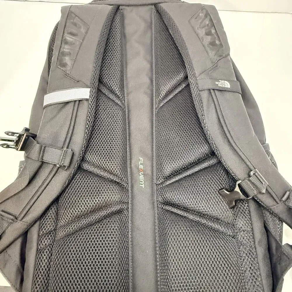 The North Face Connector Flex Vent 28L Black Backpack Zip Closure Logo Removed